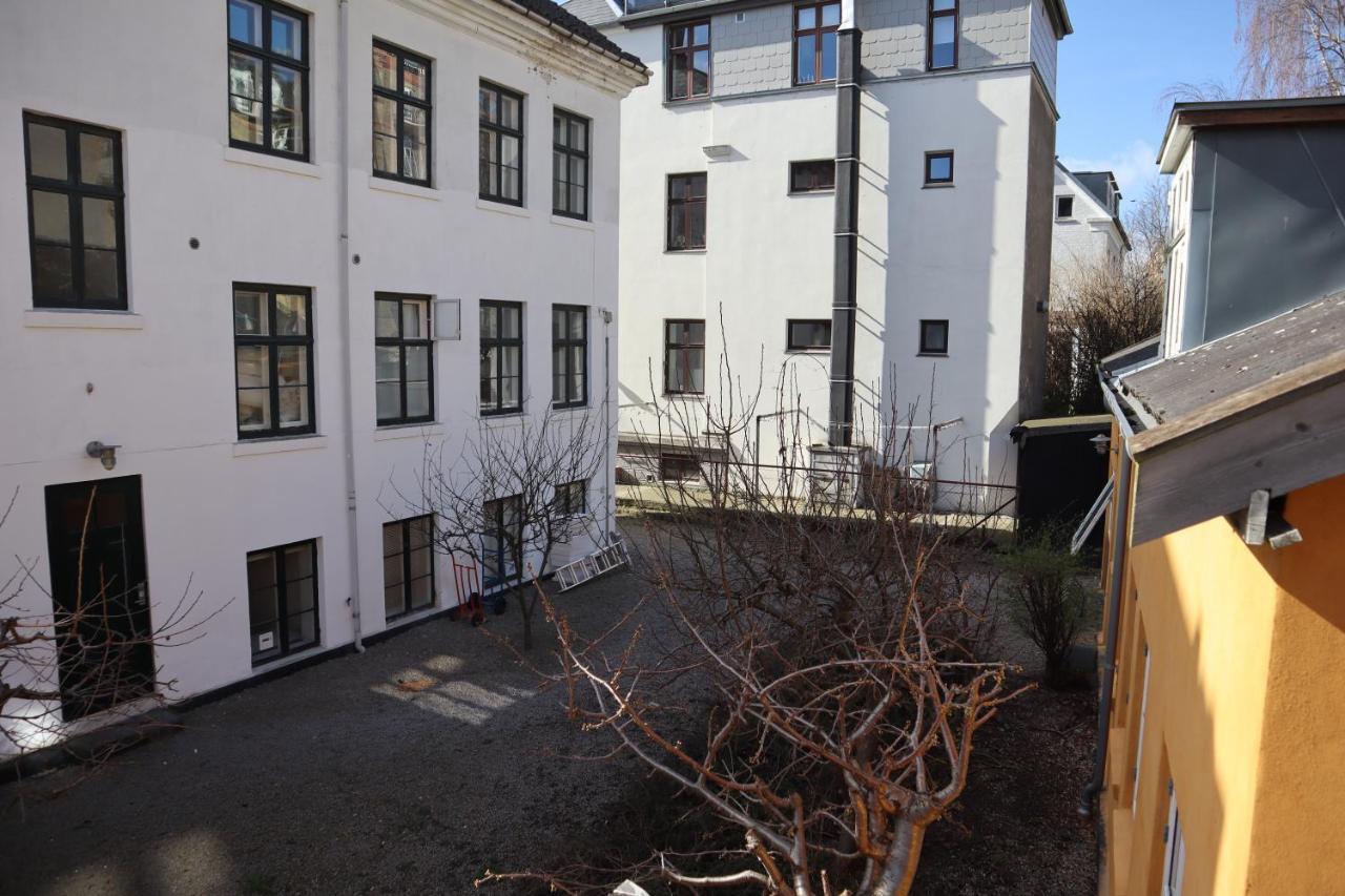 Rooms In Quiet Yellow Courtyard Apartment โคเปนเฮเกน ภายนอก รูปภาพ